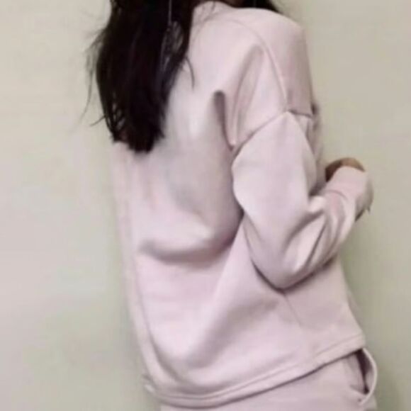 Rae Dunn Lavender Long Sleeve Sweatshirt, SNUGGLE Logo, Soft Fuzzy Insude, M - Picture 4 of 8